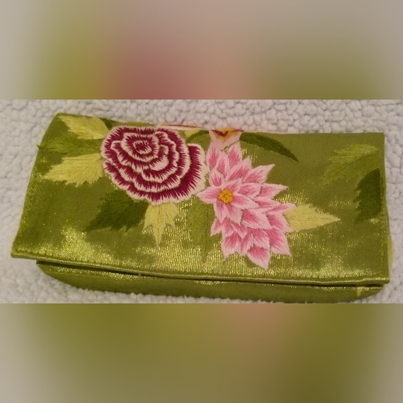 Forgotten Shanghai Floral Clutch Purse - Picture 1 of 8